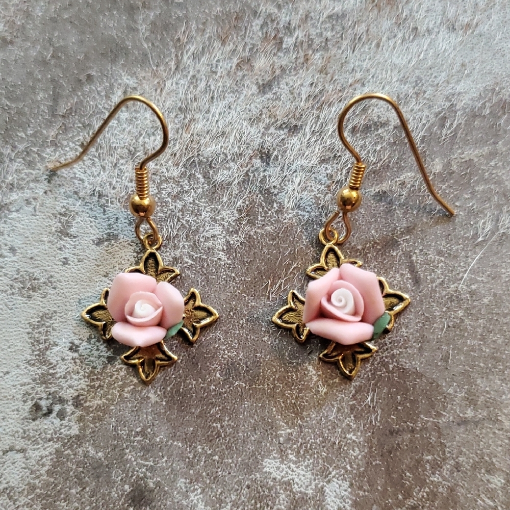 Elegant Pink Rose Gold Earrings - Picture 1 of 2